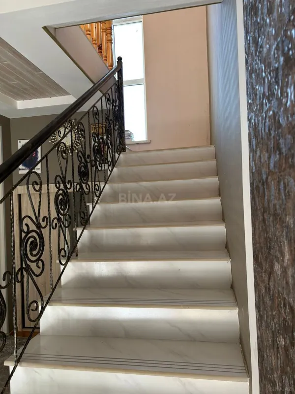 Satılır 4 otaqlı həyət evi 180 m²