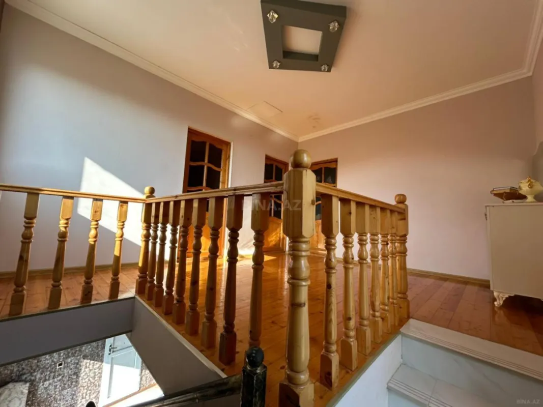 Satılır 4 otaqlı həyət evi 180 m²
