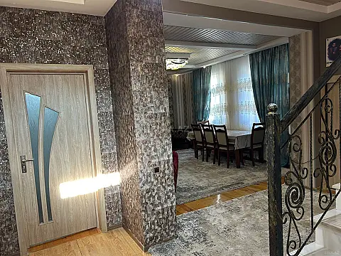 Satılır 4 otaqlı həyət evi 180 m²