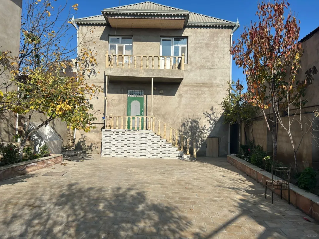 Satılır 4 otaqlı həyət evi 180 m²