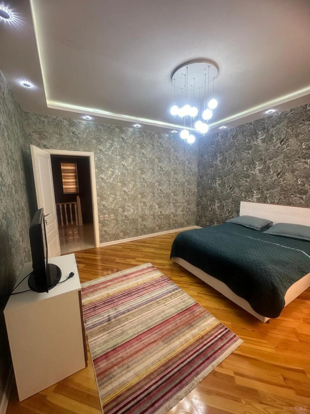 Satılır 7 otaqlı həyət evi 250 m²