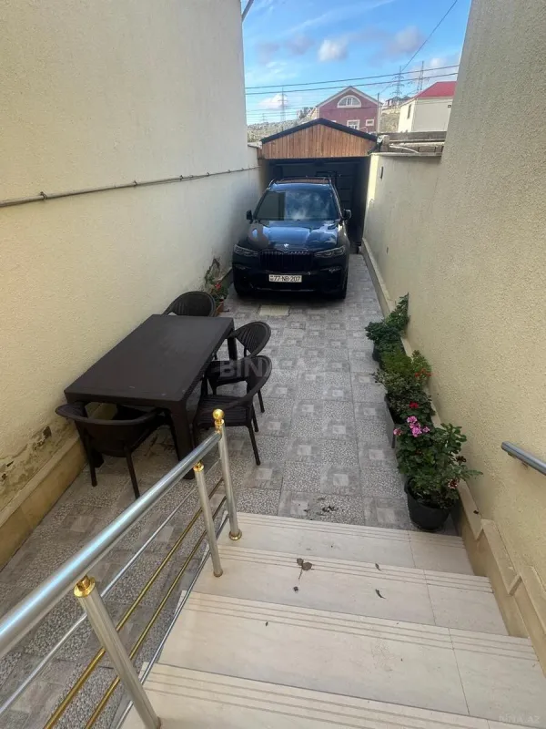 Satılır 7 otaqlı həyət evi 250 m²