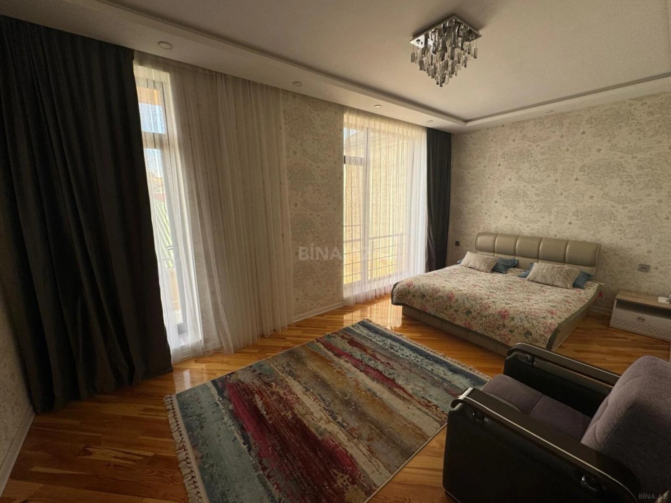 Satılır 7 otaqlı həyət evi 250 m²
