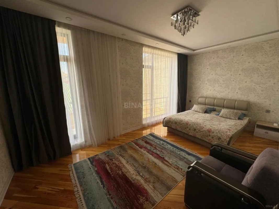 Satılır 7 otaqlı həyət evi 250 m²