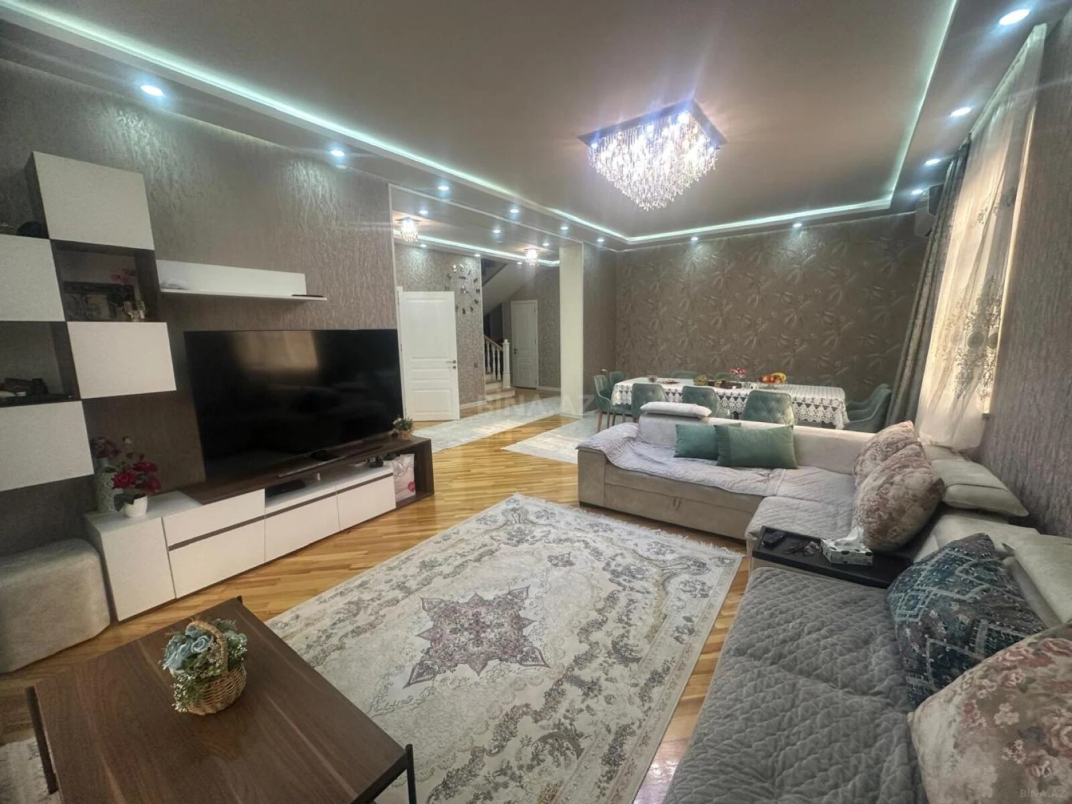 Satılır 7 otaqlı həyət evi 250 m²