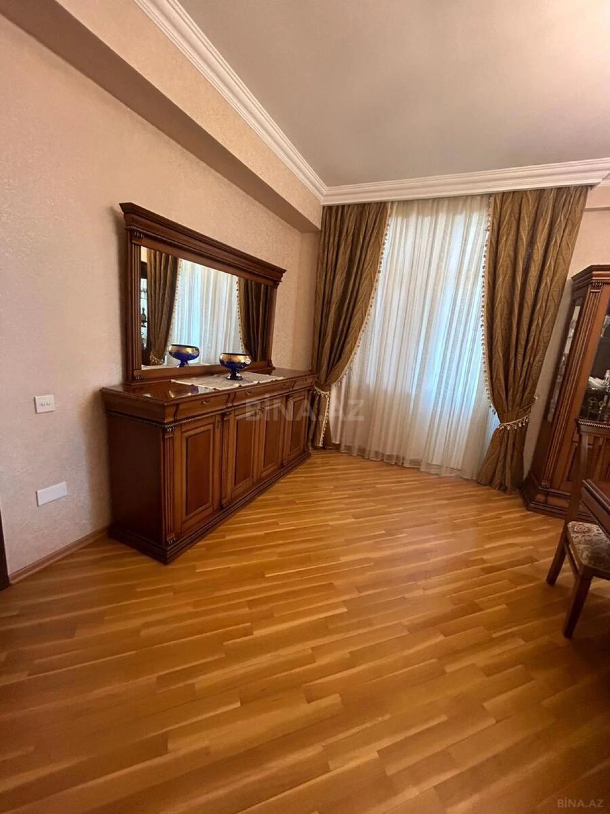 Satılır 3 otaqlı mənzil 134 m²