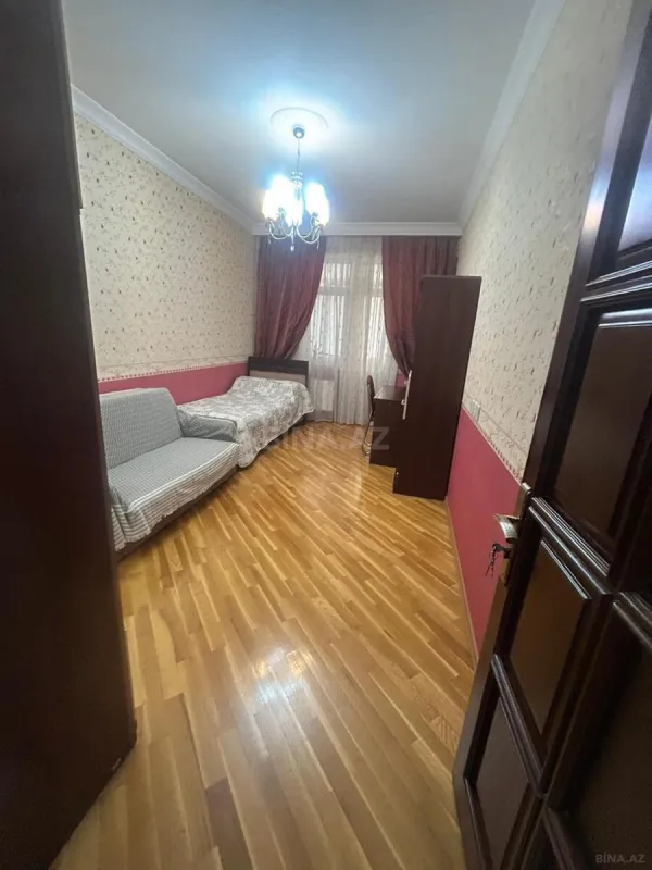Satılır 3 otaqlı mənzil 134 m²