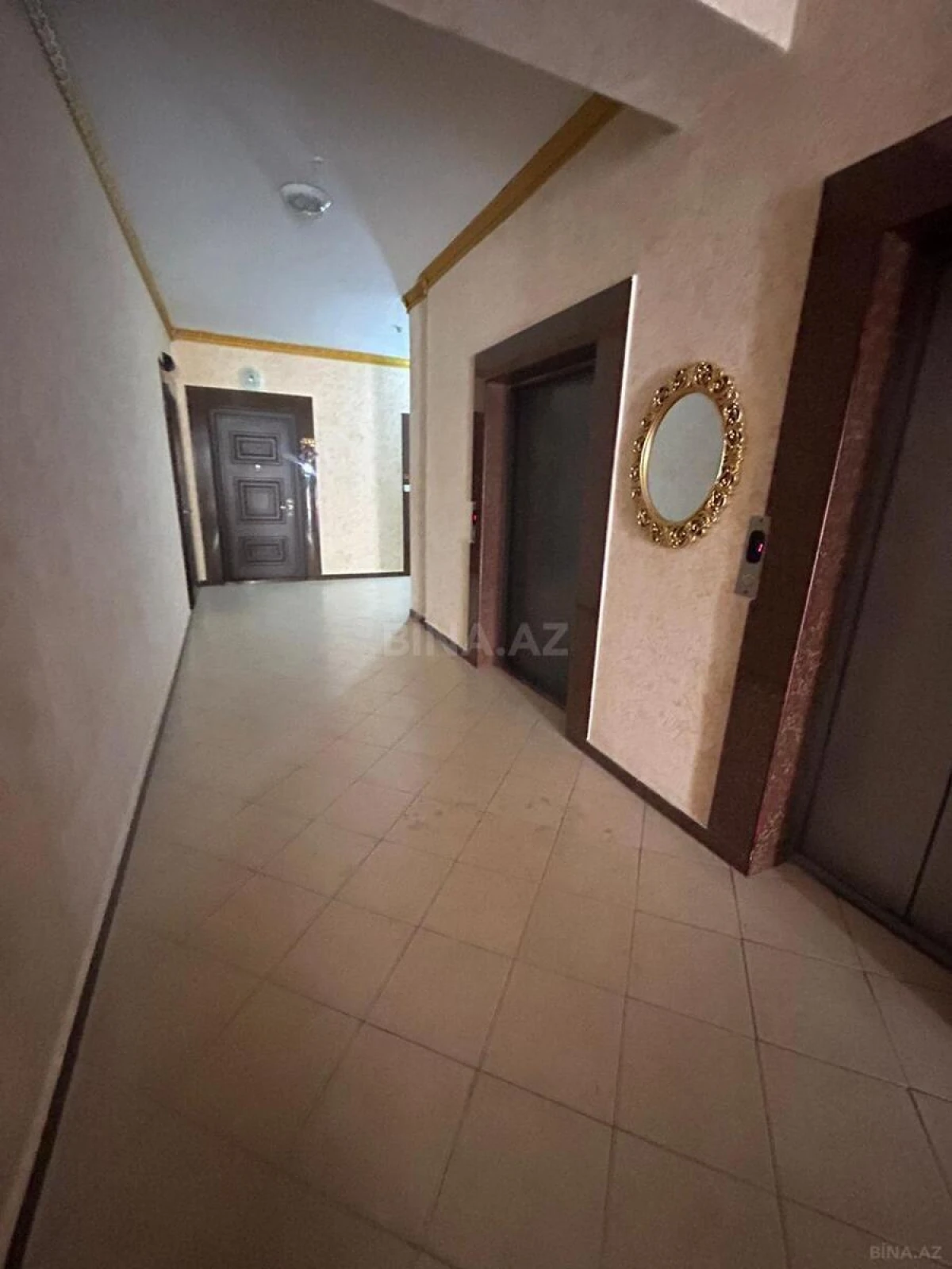 Satılır 3 otaqlı mənzil 134 m²