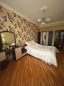 Satılır 3 otaqlı mənzil 134 m²