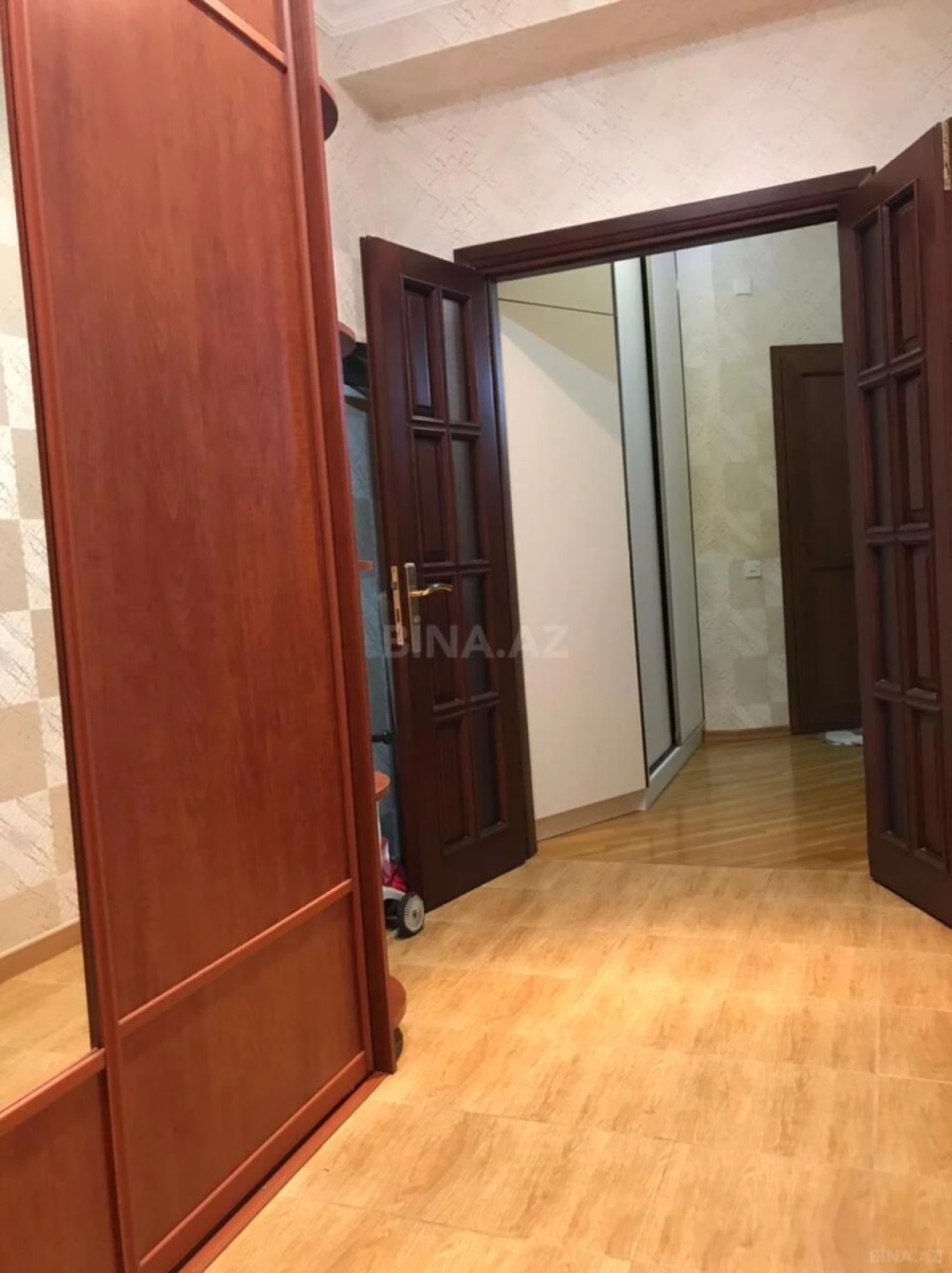 Satılır 3 otaqlı mənzil 134 m²