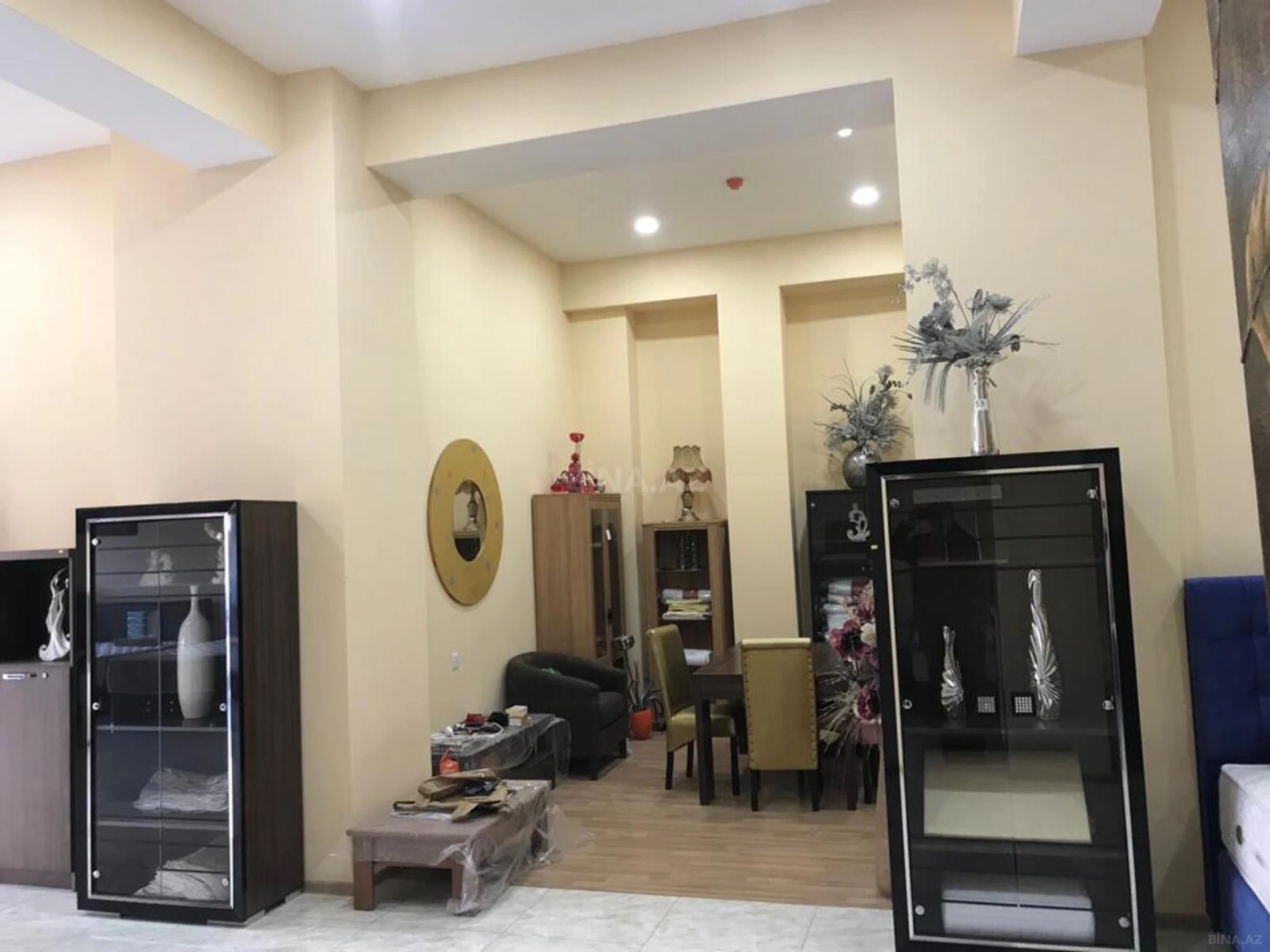 Satılır obyekt 178 m²