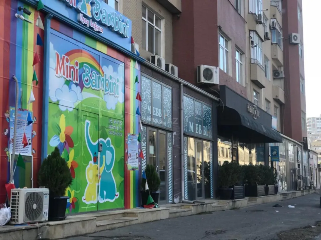 Satılır obyekt 178 m²