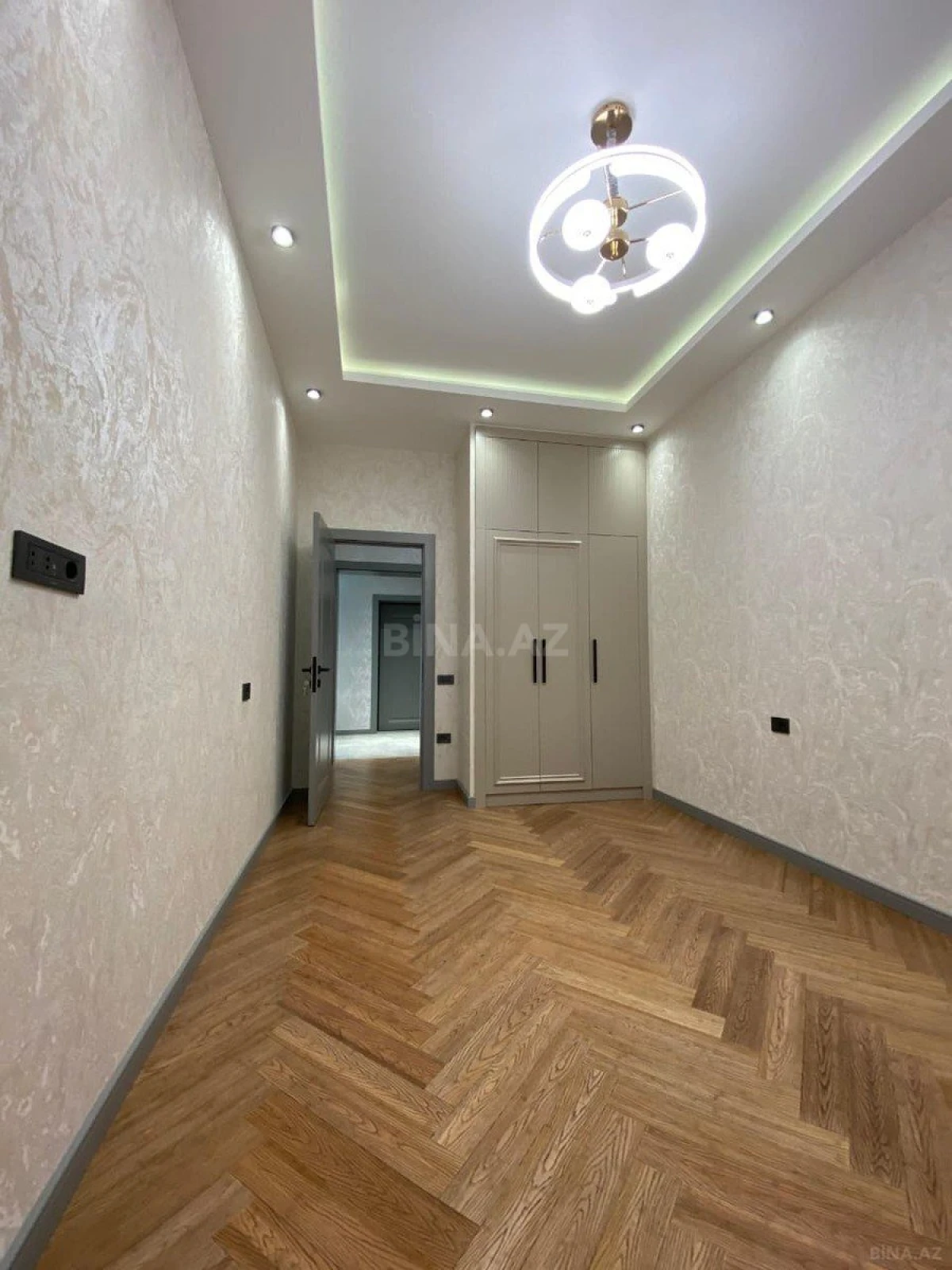 Satılır 2 otaqlı mənzil 70 m²