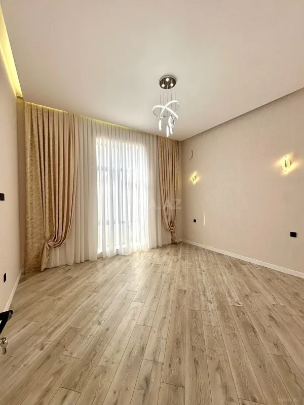 Satılır 4 otaqlı həyət evi 193 m²