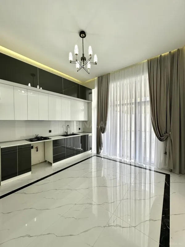 Satılır 4 otaqlı həyət evi 193 m²