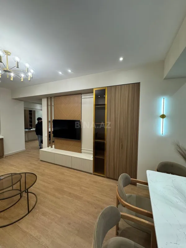Kirayə verilir 2 otaqlı mənzil 70 m²