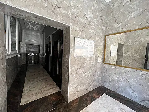 Satılır 4 otaqlı mənzil 258 m²