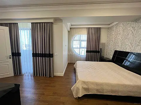 Satılır 4 otaqlı mənzil 258 m²