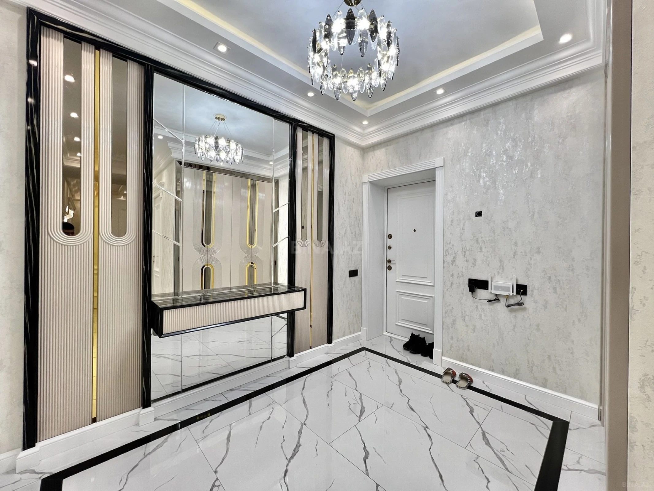 Satılır 3 otaqlı mənzil 93 m²