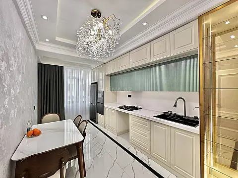 Satılır 3 otaqlı mənzil 93 m²