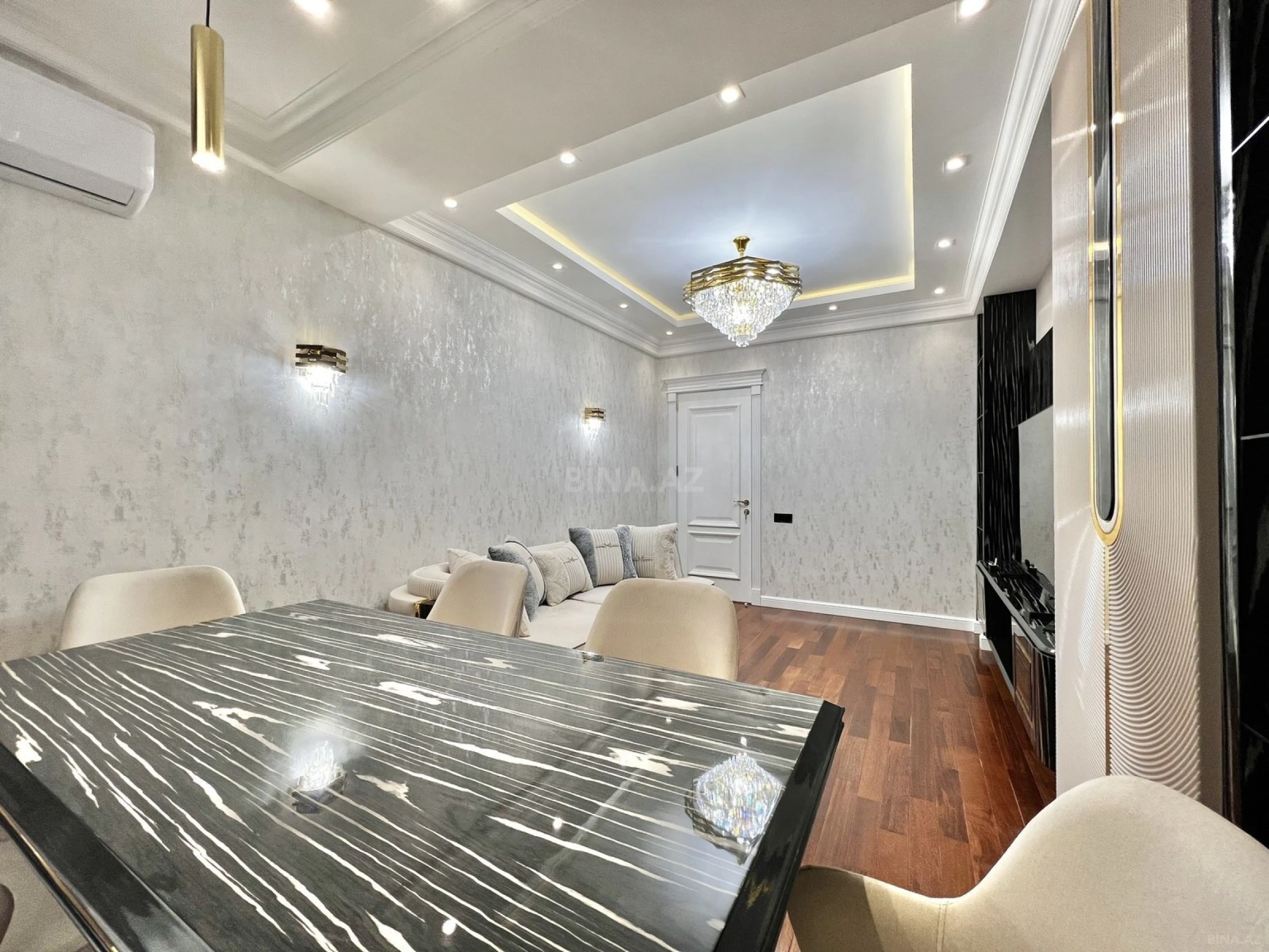 Satılır 3 otaqlı mənzil 93 m²