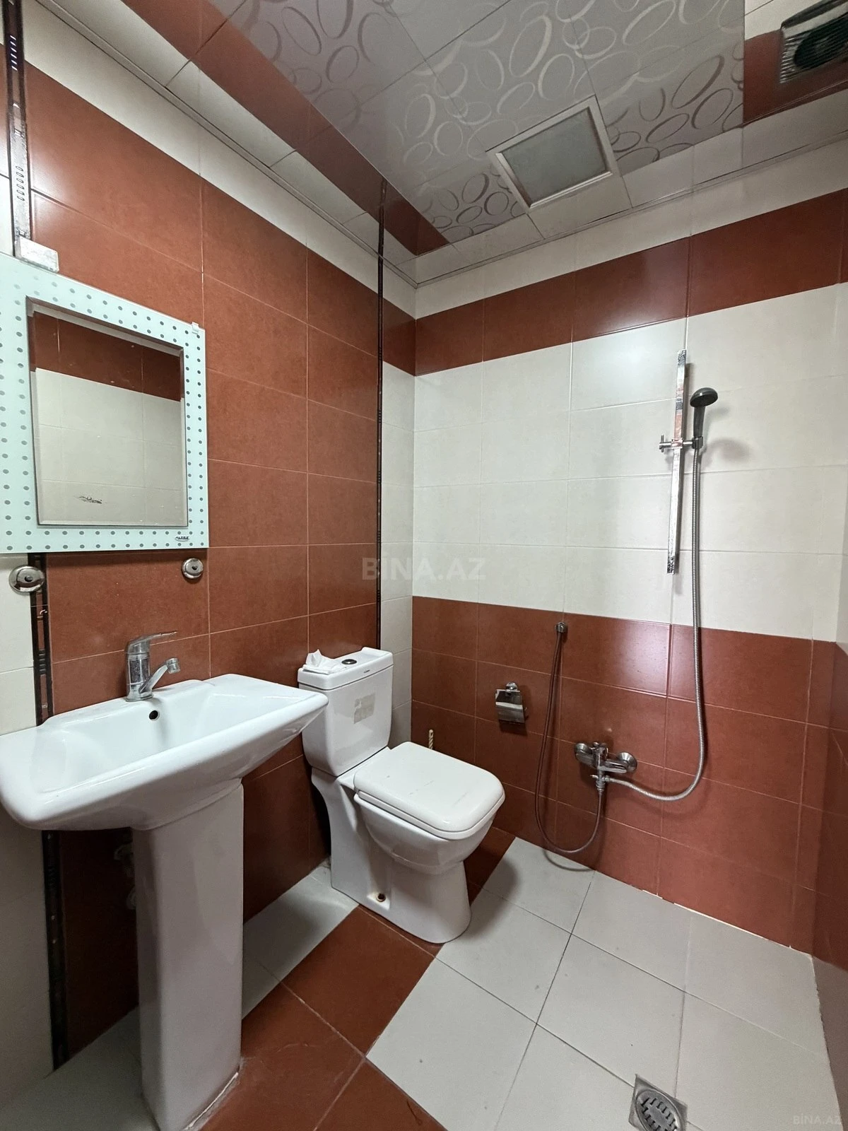 Kirayə verilir 3 otaqlı mənzil 130 m²