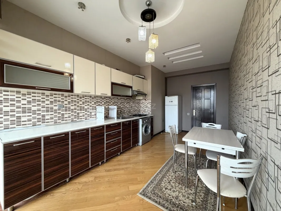 Kirayə verilir 3 otaqlı mənzil 130 m²