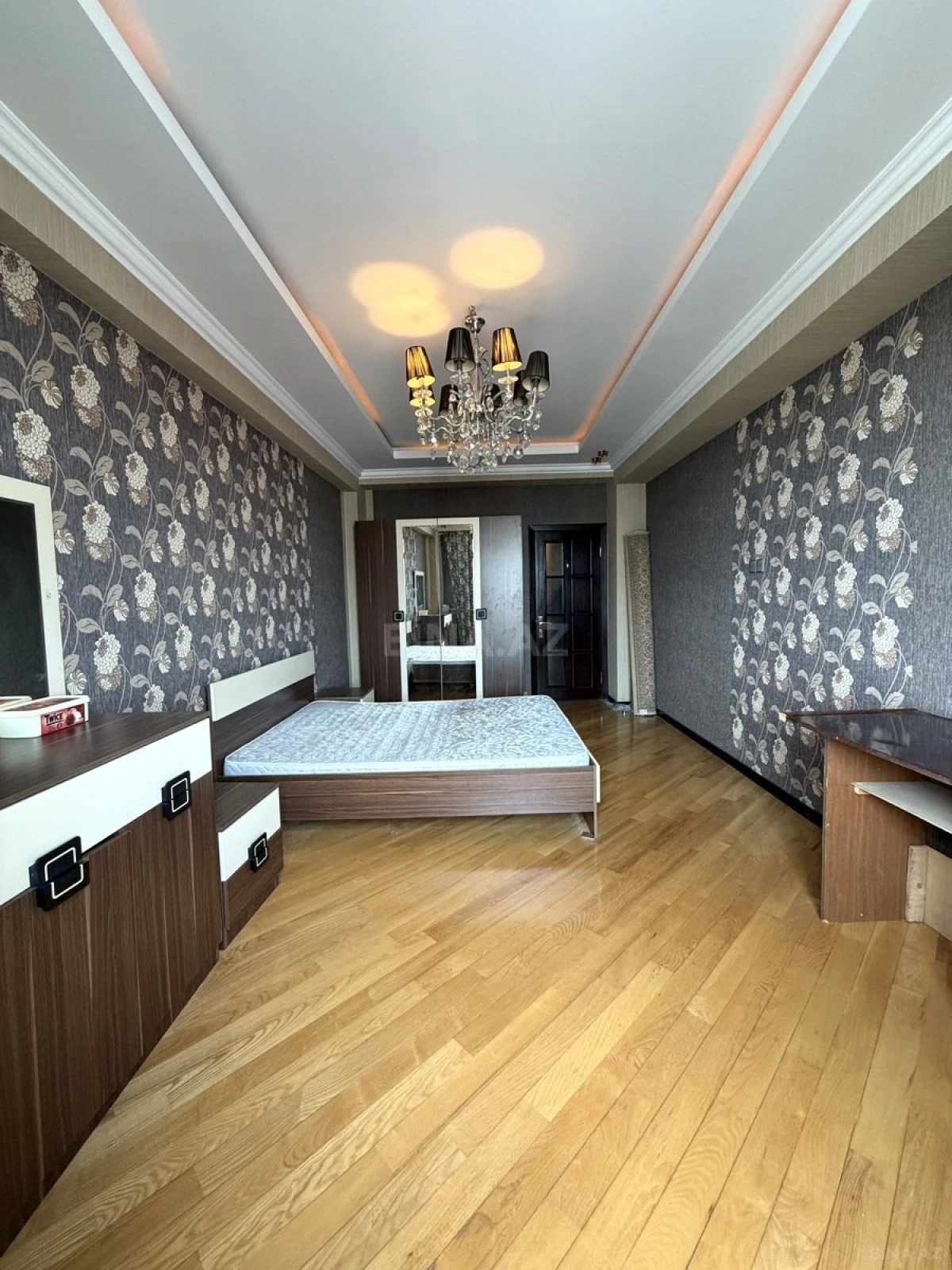 Kirayə verilir 3 otaqlı mənzil 130 m²