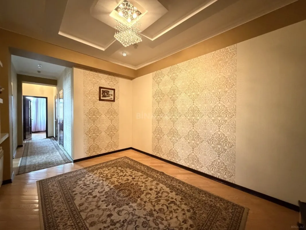 Kirayə verilir 3 otaqlı mənzil 130 m²