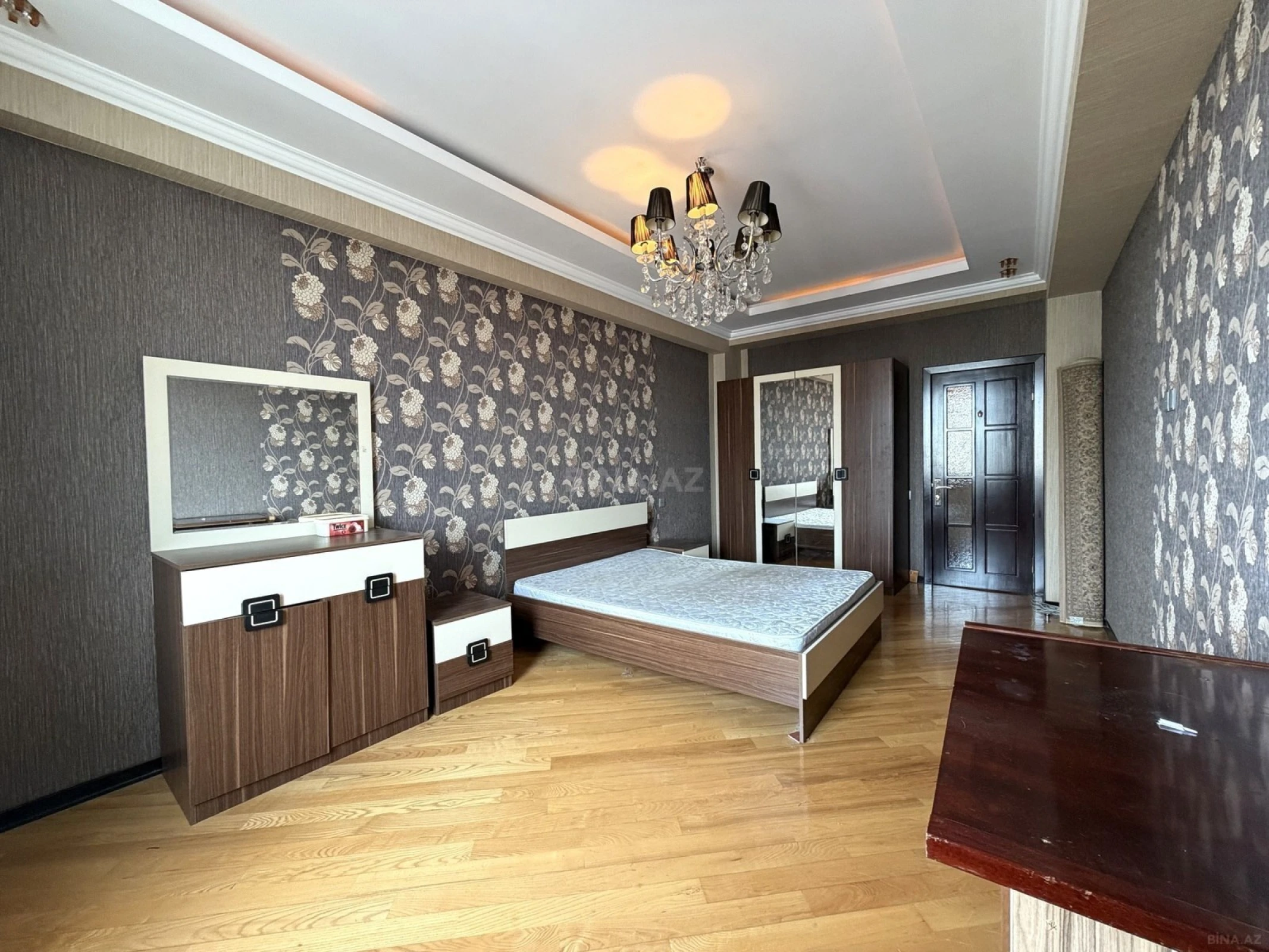 Kirayə verilir 3 otaqlı mənzil 130 m²
