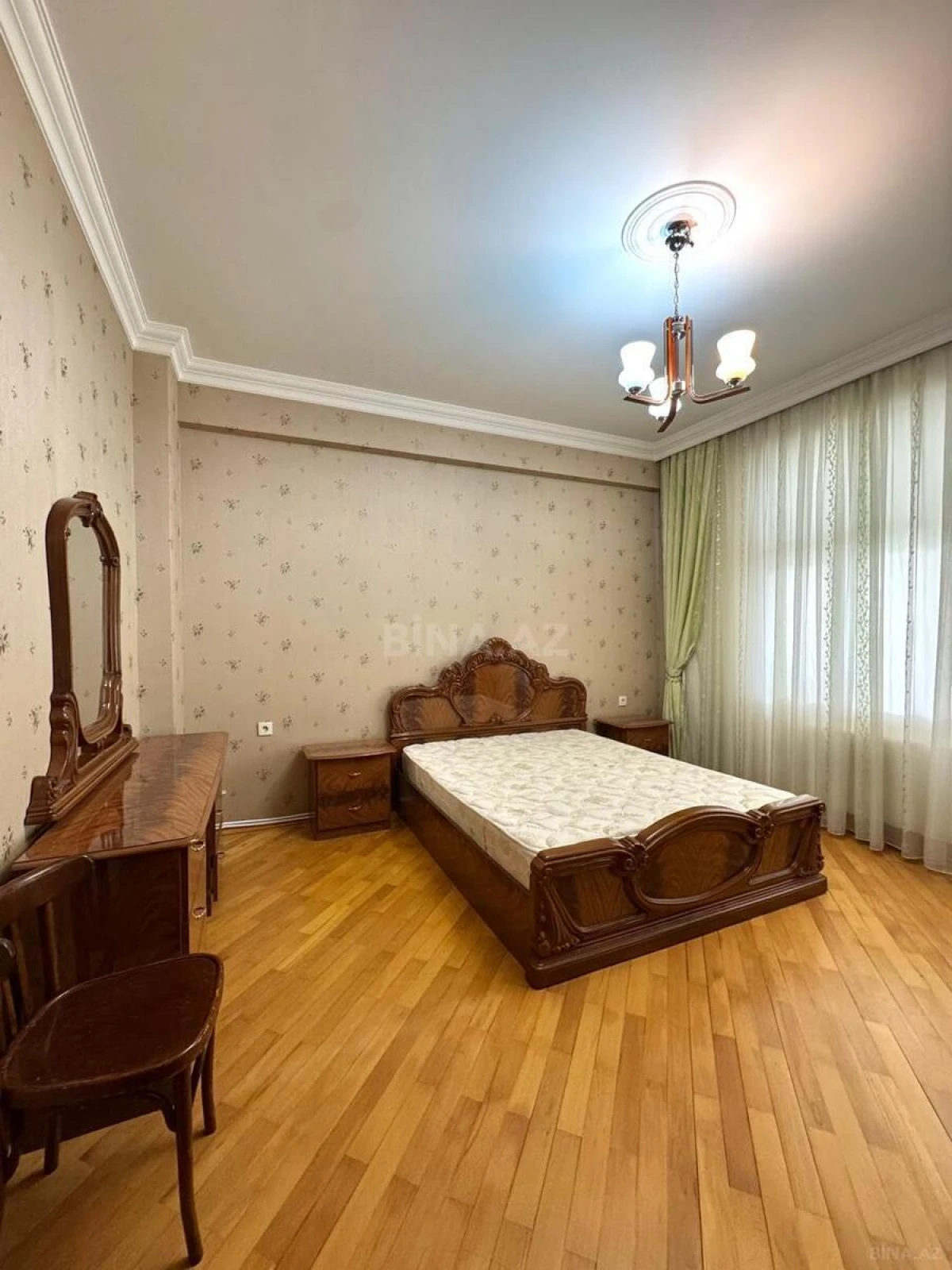 Satılır 3 otaqlı mənzil 121 m²