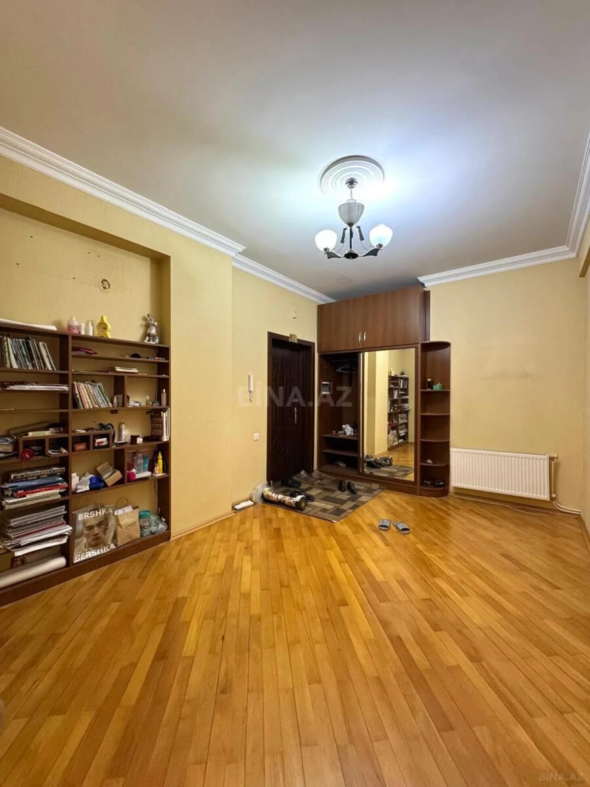 Satılır 3 otaqlı mənzil 121 m²