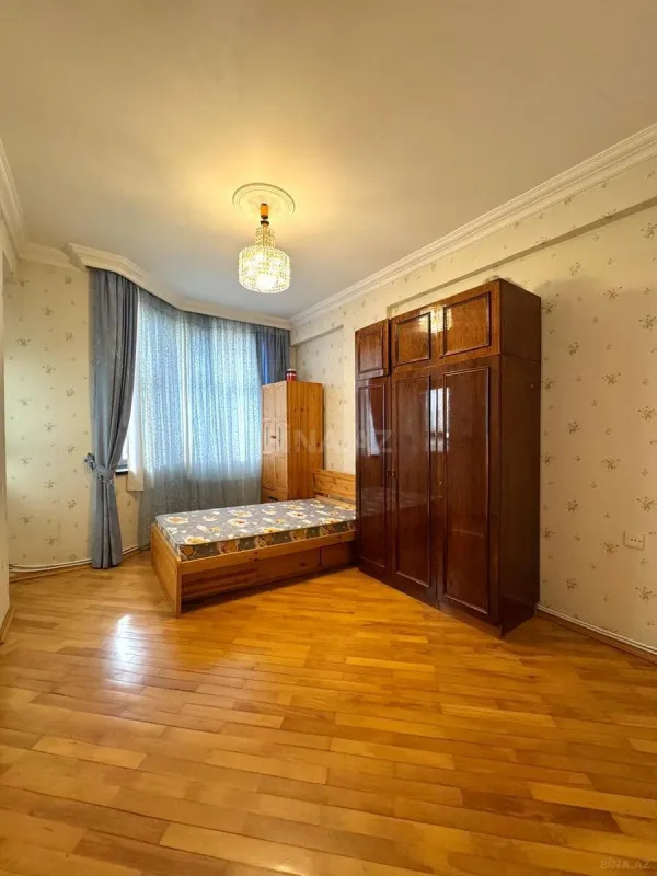 Satılır 3 otaqlı mənzil 121 m²