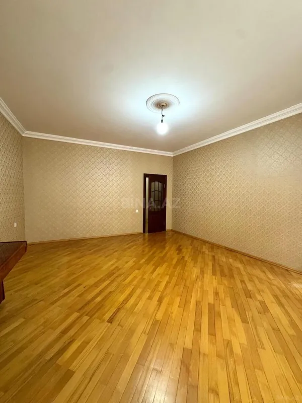 Satılır 3 otaqlı mənzil 121 m²