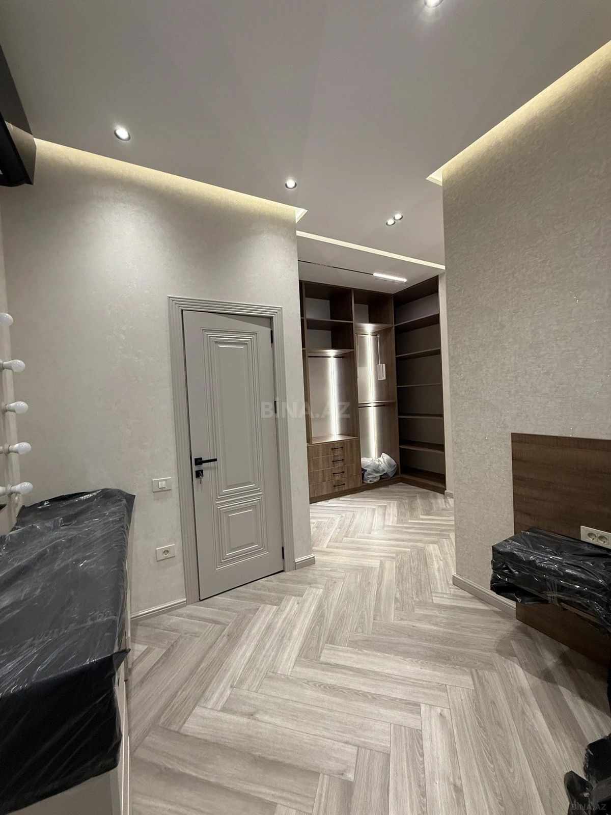 Satılır 3 otaqlı mənzil 119 m²
