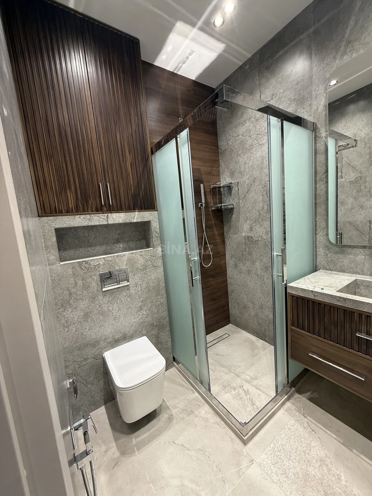 Satılır 3 otaqlı mənzil 119 m²