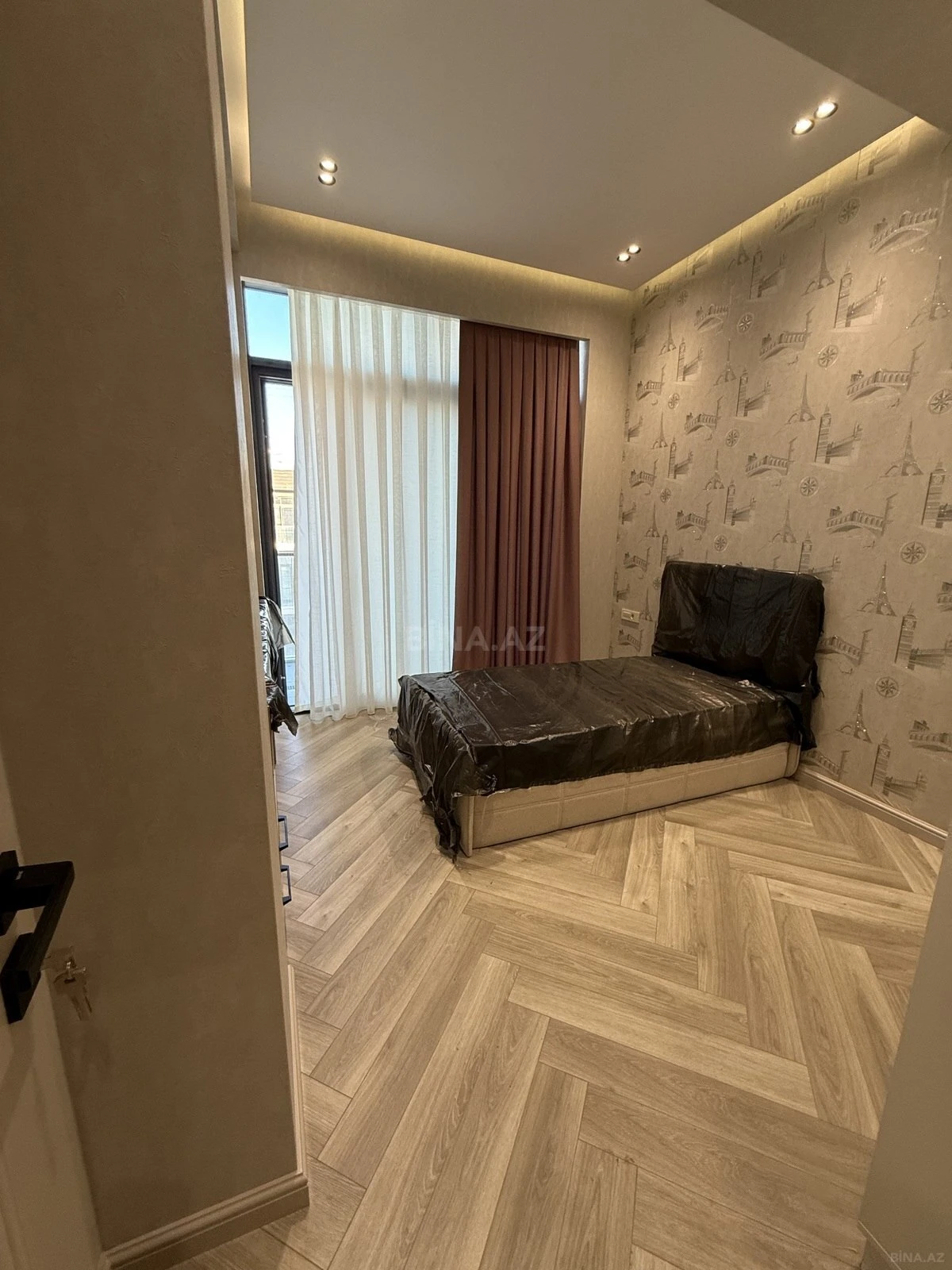 Satılır 3 otaqlı mənzil 119 m²