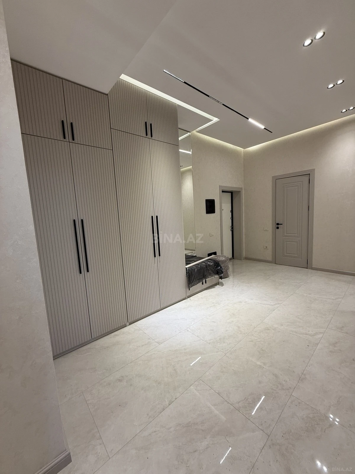 Satılır 3 otaqlı mənzil 119 m²