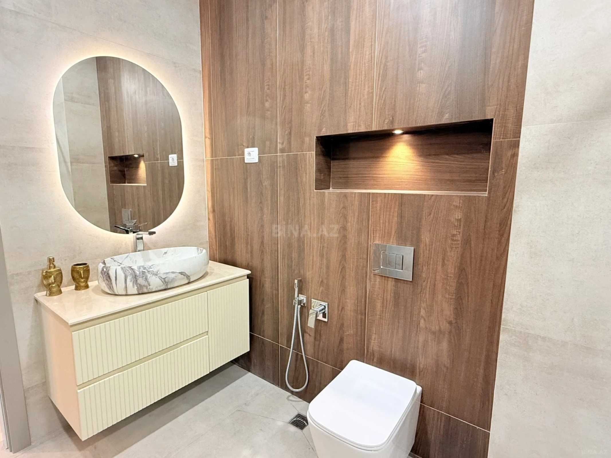 Kirayə verilir 2 otaqlı mənzil 75 m²