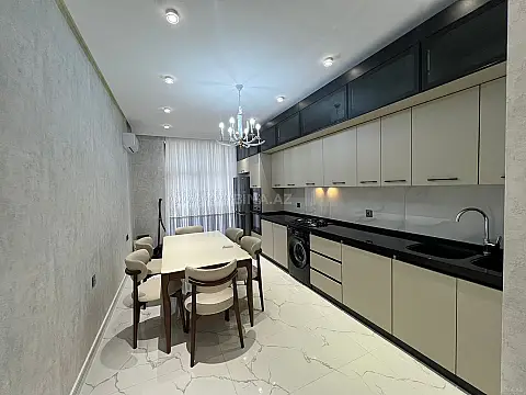 Kirayə verilir 3 otaqlı mənzil 140 m²