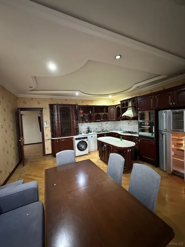 Kirayə verilir 4 otaqlı mənzil 200 m²