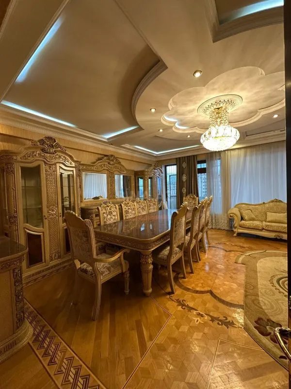 Kirayə verilir 4 otaqlı mənzil 200 m²