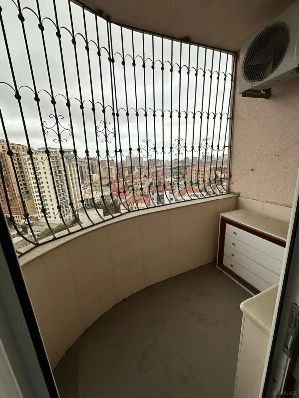 Kirayə verilir 4 otaqlı mənzil 200 m²
