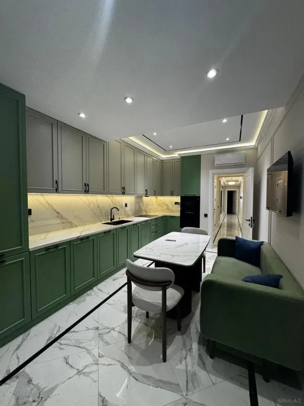 Satılır 4 otaqlı mənzil 170 m²