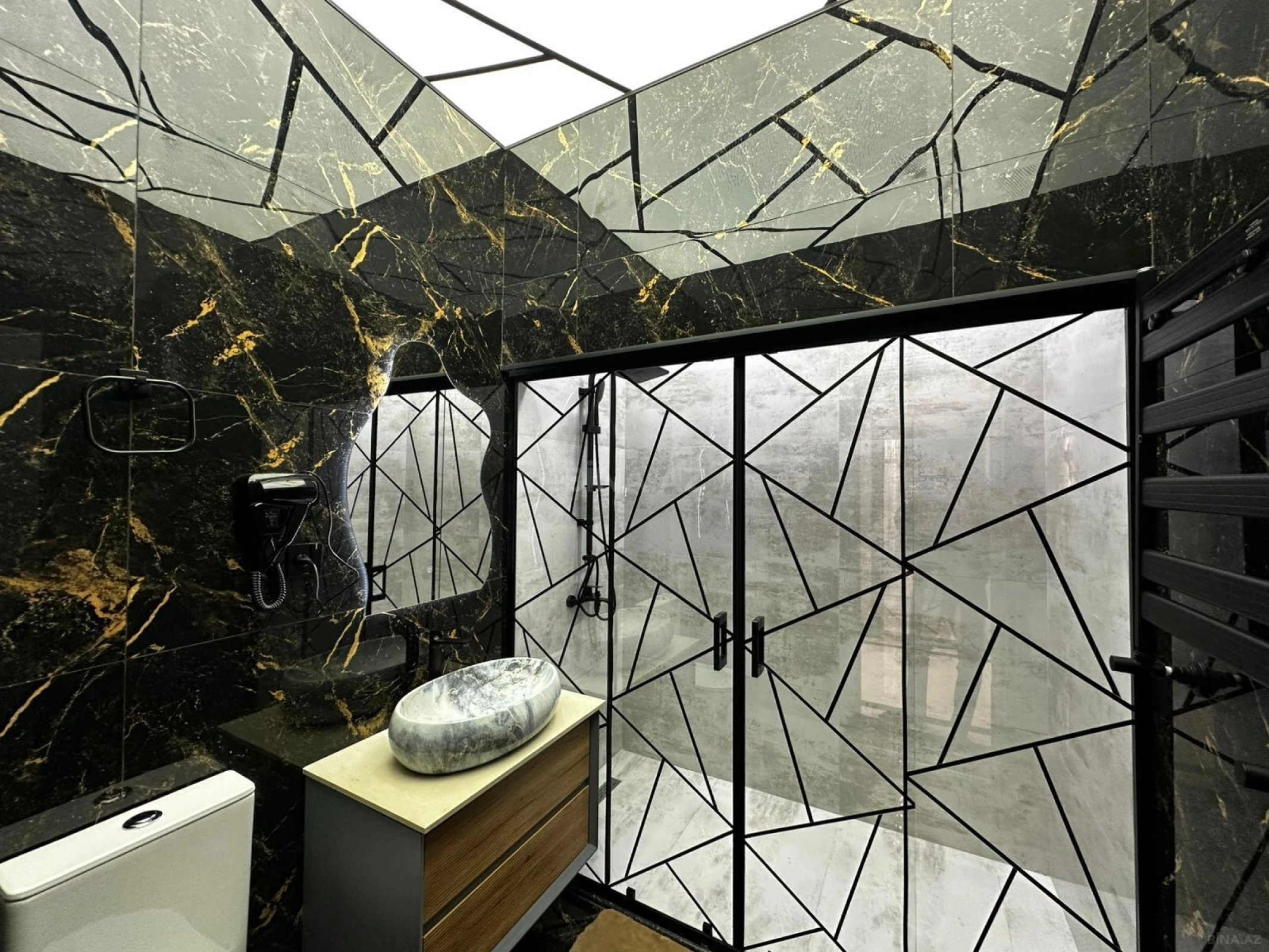 Satılır 5 otaqlı həyət evi 180 m²