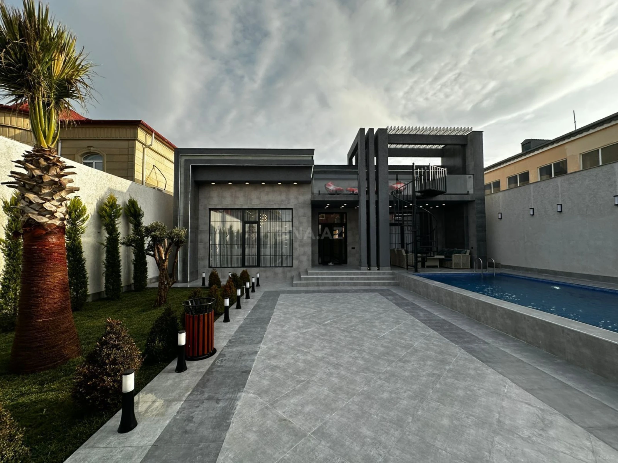 Satılır 5 otaqlı həyət evi 180 m²