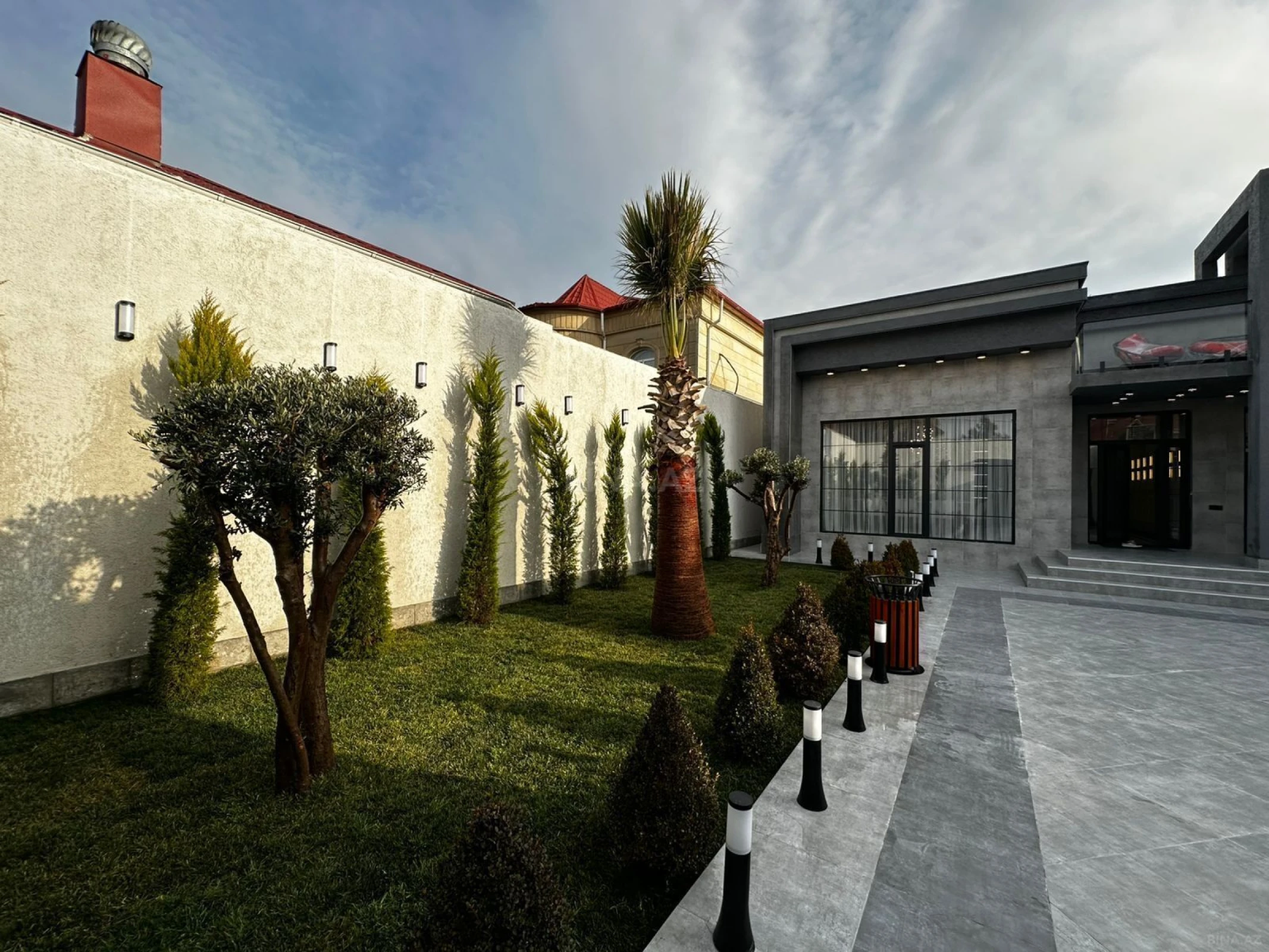 Satılır 5 otaqlı həyət evi 180 m²