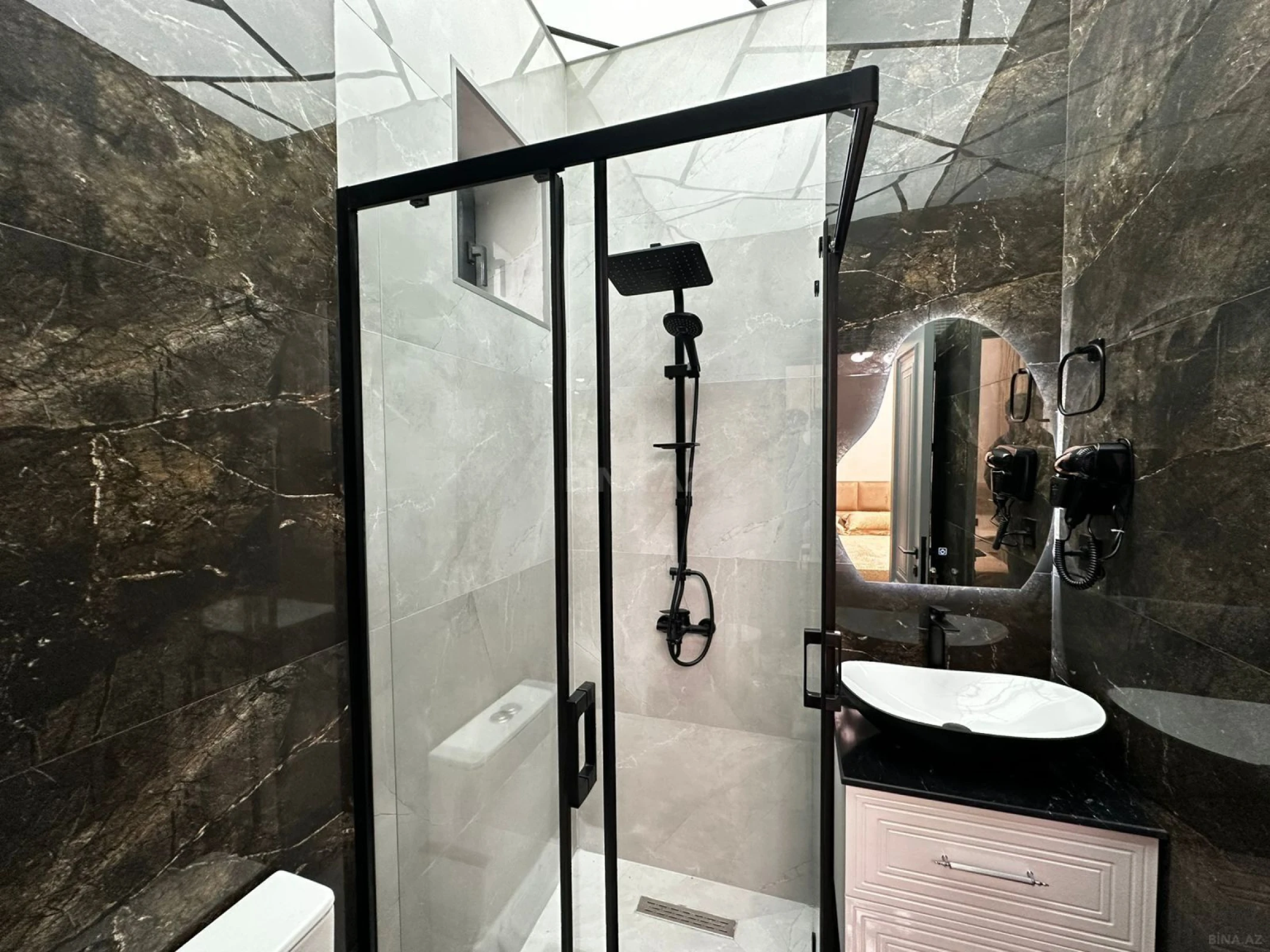 Satılır 5 otaqlı həyət evi 180 m²