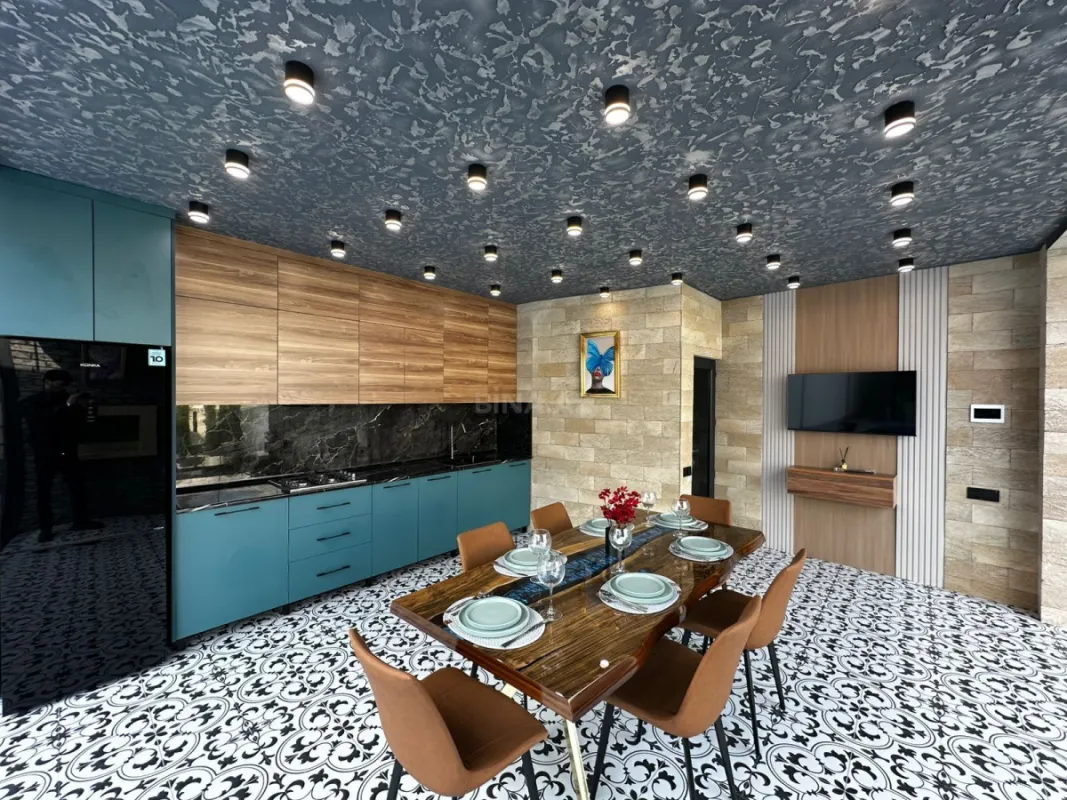 Satılır 5 otaqlı həyət evi 180 m²