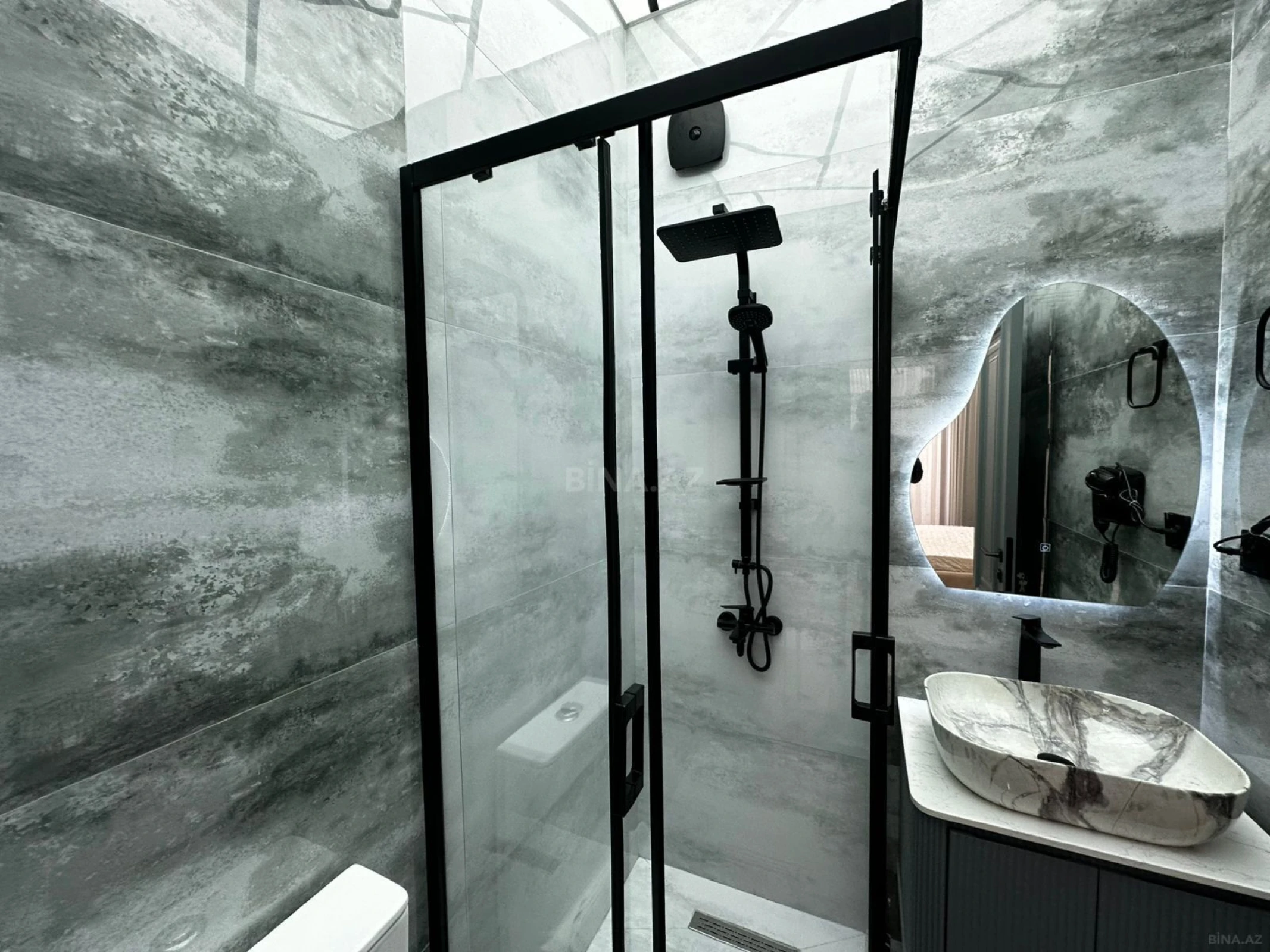 Satılır 5 otaqlı həyət evi 180 m²